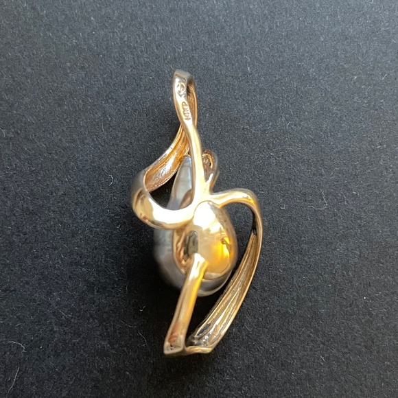 Vintage Solid 14K Yellow Gold Pearl & Diamond Charm Pendant - Picture 6 of 7
